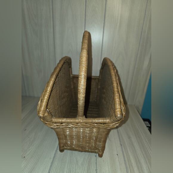 Vtg Brown Wicker Rattan Basket Magazine Rack Boho Retro Cottagecore Farmhouse - Picture 2 of 8